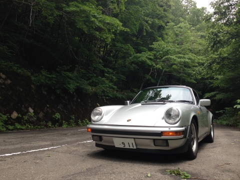 ポルシェ９１１カレラ（９３０型）梅雨の晴れ間の快走行