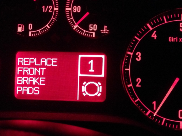 【アルファロメオ１４７】ブレーキパッド警告灯点灯