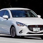 マツダ・デミオのグリル内赤ラインはゴルフGTIのマネ