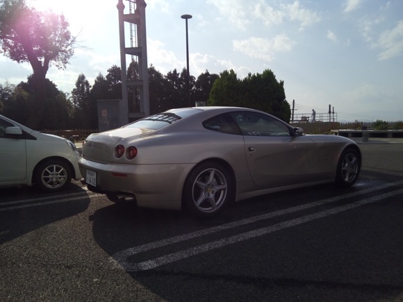 フェラーリ６１２に遭遇